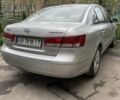 Сірий Хендай Соната, об'ємом двигуна 2 л та пробігом 260 тис. км за 7300 $, фото 5 на Automoto.ua