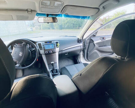 Серый Хендай Соната, объемом двигателя 2 л и пробегом 345 тыс. км за 5200 $, фото 2 на Automoto.ua