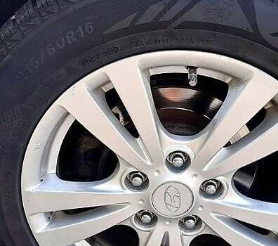 Серый Хендай Соната, объемом двигателя 2 л и пробегом 278 тыс. км за 6800 $, фото 7 на Automoto.ua