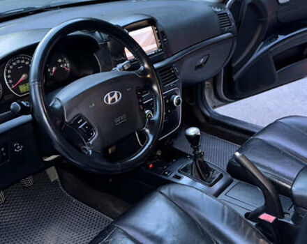 Сірий Хендай Соната, об'ємом двигуна 2.36 л та пробігом 197 тис. км за 6500 $, фото 16 на Automoto.ua