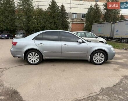 Серый Хендай Соната, объемом двигателя 2.4 л и пробегом 266 тыс. км за 8500 $, фото 3 на Automoto.ua