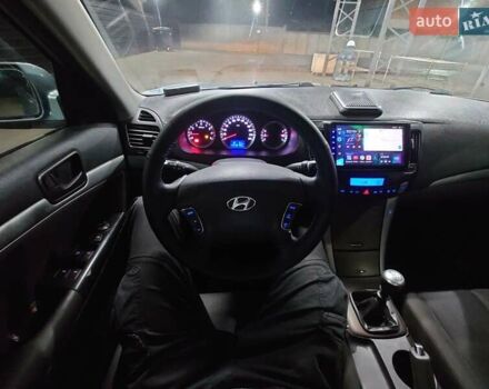 Серый Хендай Соната, объемом двигателя 2 л и пробегом 239 тыс. км за 6400 $, фото 9 на Automoto.ua