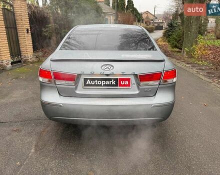 Серый Хендай Соната, объемом двигателя 2.4 л и пробегом 266 тыс. км за 6990 $, фото 5 на Automoto.ua