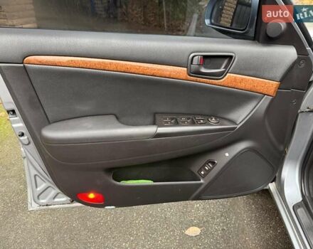 Серый Хендай Соната, объемом двигателя 2.4 л и пробегом 266 тыс. км за 6990 $, фото 10 на Automoto.ua