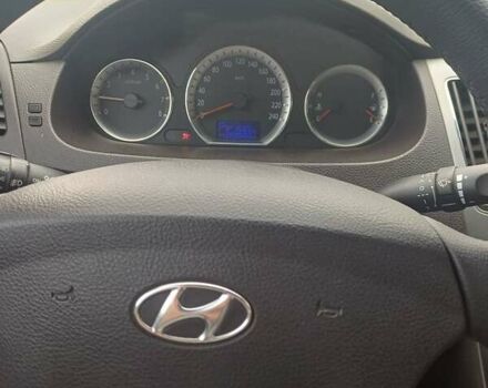 Серый Хендай Соната, объемом двигателя 2.4 л и пробегом 288 тыс. км за 6700 $, фото 7 на Automoto.ua