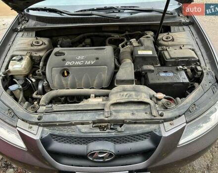 Серый Хендай Соната, объемом двигателя 2 л и пробегом 299 тыс. км за 6000 $, фото 4 на Automoto.ua