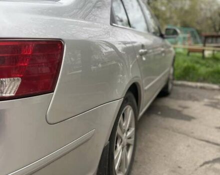 Сірий Хендай Соната, об'ємом двигуна 2 л та пробігом 260 тис. км за 7300 $, фото 1 на Automoto.ua