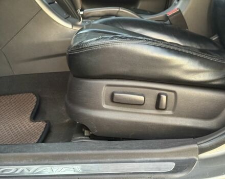 Серый Хендай Соната, объемом двигателя 2.4 л и пробегом 288 тыс. км за 6350 $, фото 16 на Automoto.ua