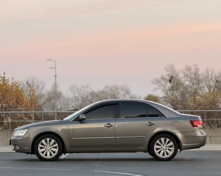 Серый Хендай Соната, объемом двигателя 2.4 л и пробегом 288 тыс. км за 6350 $, фото 5 на Automoto.ua