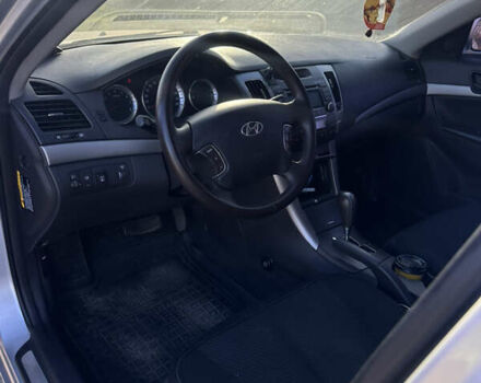 Серый Хендай Соната, объемом двигателя 2 л и пробегом 273 тыс. км за 6300 $, фото 7 на Automoto.ua