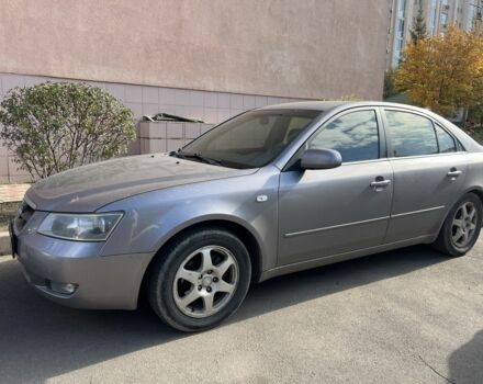 Серый Хендай Соната, объемом двигателя 2.4 л и пробегом 332 тыс. км за 4910 $, фото 1 на Automoto.ua