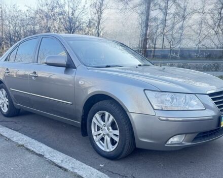 Сірий Хендай Соната, об'ємом двигуна 2 л та пробігом 155 тис. км за 6500 $, фото 3 на Automoto.ua