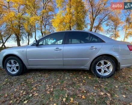 Серый Хендай Соната, объемом двигателя 2 л и пробегом 298 тыс. км за 5400 $, фото 2 на Automoto.ua