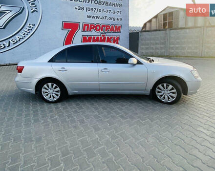 Серый Хендай Соната, объемом двигателя 2 л и пробегом 345 тыс. км за 5200 $, фото 3 на Automoto.ua