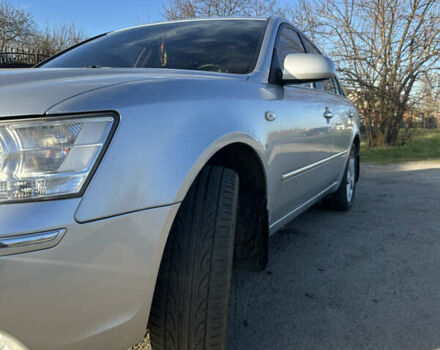 Серый Хендай Соната, объемом двигателя 2 л и пробегом 273 тыс. км за 6300 $, фото 5 на Automoto.ua