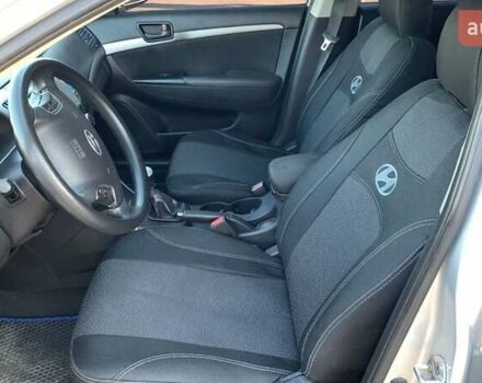 Серый Хендай Соната, объемом двигателя 2 л и пробегом 250 тыс. км за 7000 $, фото 11 на Automoto.ua