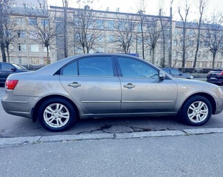 Сірий Хендай Соната, об'ємом двигуна 2 л та пробігом 155 тис. км за 6500 $, фото 2 на Automoto.ua