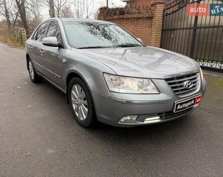 Серый Хендай Соната, объемом двигателя 2.4 л и пробегом 266 тыс. км за 6990 $, фото 2 на Automoto.ua