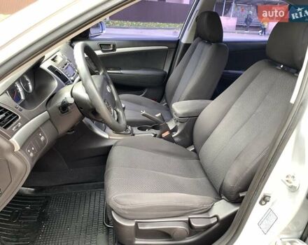 Хендай Соната 2008 в Киеве на Automoto.ua Серый Хендай Соната, объемом двигателя 2 л и пробегом 200 тыс. км за 5700 $, фото 33 на Automoto.ua