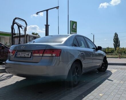 Серый Хендай Соната, объемом двигателя 2 л и пробегом 318 тыс. км за 4800 $, фото 1 на Automoto.ua