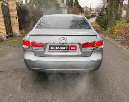 Серый Хендай Соната, объемом двигателя 2.4 л и пробегом 266 тыс. км за 6990 $, фото 5 на Automoto.ua