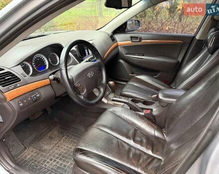 Серый Хендай Соната, объемом двигателя 2.4 л и пробегом 266 тыс. км за 6990 $, фото 11 на Automoto.ua