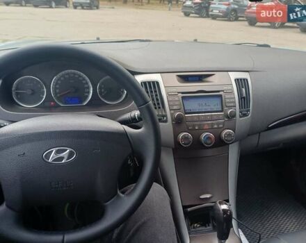 Серый Хендай Соната, объемом двигателя 2.4 л и пробегом 288 тыс. км за 6700 $, фото 8 на Automoto.ua