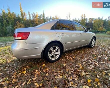 Серый Хендай Соната, объемом двигателя 2 л и пробегом 298 тыс. км за 5400 $, фото 7 на Automoto.ua