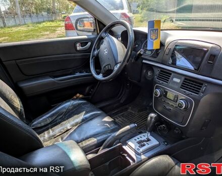Сірий Хендай Соната, об'ємом двигуна 2.4 л та пробігом 225 тис. км за 6150 $, фото 4 на Automoto.ua