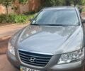 Сірий Хендай Соната, об'ємом двигуна 2 л та пробігом 186 тис. км за 8200 $, фото 1 на Automoto.ua