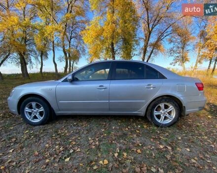 Серый Хендай Соната, объемом двигателя 2 л и пробегом 298 тыс. км за 5400 $, фото 3 на Automoto.ua