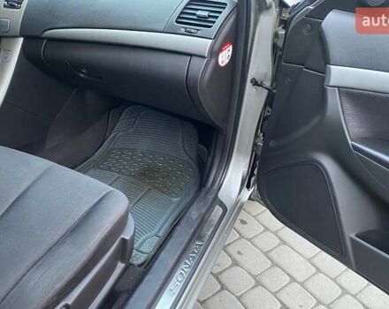 Серый Хендай Соната, объемом двигателя 2 л и пробегом 115 тыс. км за 7800 $, фото 22 на Automoto.ua