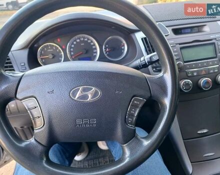 Сірий Хендай Соната, об'ємом двигуна 2 л та пробігом 170 тис. км за 7700 $, фото 6 на Automoto.ua