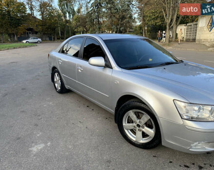 Серый Хендай Соната, объемом двигателя 2 л и пробегом 210 тыс. км за 5999 $, фото 7 на Automoto.ua