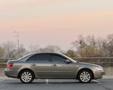 Серый Хендай Соната, объемом двигателя 2.4 л и пробегом 288 тыс. км за 6350 $, фото 4 на Automoto.ua