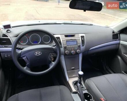 Хендай Соната 2008 в Киеве на Automoto.ua Серый Хендай Соната, объемом двигателя 2 л и пробегом 200 тыс. км за 5700 $, фото 48 на Automoto.ua
