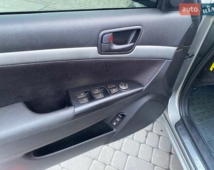 Серый Хендай Соната, объемом двигателя 2 л и пробегом 115 тыс. км за 7800 $, фото 24 на Automoto.ua