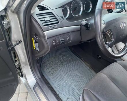 Серый Хендай Соната, объемом двигателя 2 л и пробегом 115 тыс. км за 7800 $, фото 25 на Automoto.ua