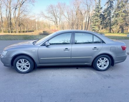 Сірий Хендай Соната, об'ємом двигуна 2 л та пробігом 155 тис. км за 6500 $, фото 1 на Automoto.ua