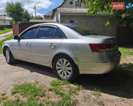 Сірий Хендай Соната, об'ємом двигуна 2.4 л та пробігом 231 тис. км за 7200 $, фото 1 на Automoto.ua