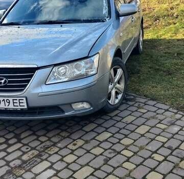 Сірий Хендай Соната, об'ємом двигуна 2 л та пробігом 234 тис. км за 5200 $, фото 1 на Automoto.ua