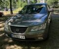 Серый Хендай Соната, объемом двигателя 2 л и пробегом 260 тыс. км за 5000 $, фото 1 на Automoto.ua