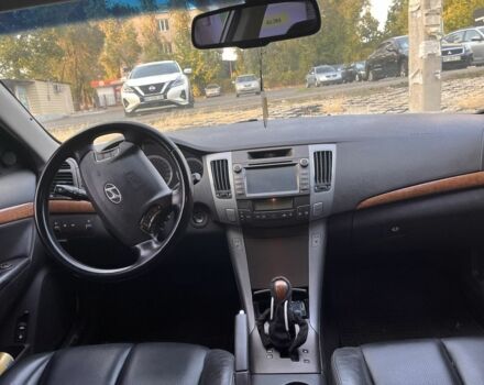 Серый Хендай Соната, объемом двигателя 2.4 л и пробегом 222 тыс. км за 5800 $, фото 3 на Automoto.ua