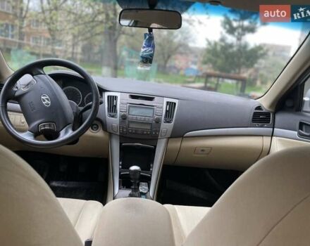 Сірий Хендай Соната, об'ємом двигуна 2 л та пробігом 260 тис. км за 7300 $, фото 8 на Automoto.ua