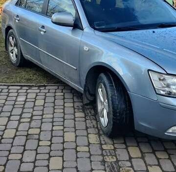 Сірий Хендай Соната, об'ємом двигуна 2 л та пробігом 234 тис. км за 5200 $, фото 2 на Automoto.ua
