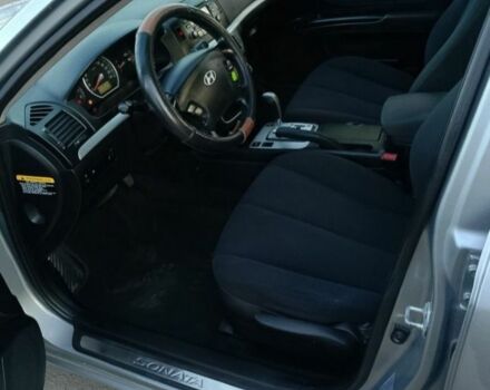 Серый Хендай Соната, объемом двигателя 2 л и пробегом 298 тыс. км за 5000 $, фото 5 на Automoto.ua