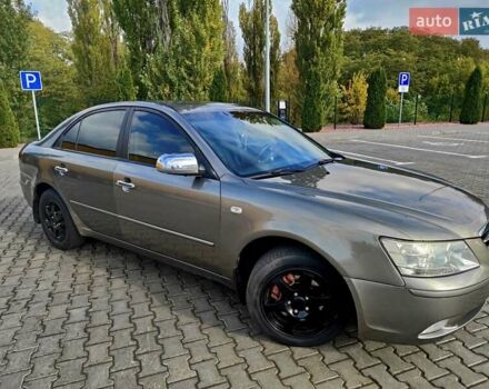 Серый Хендай Соната, объемом двигателя 2 л и пробегом 215 тыс. км за 3850 $, фото 2 на Automoto.ua