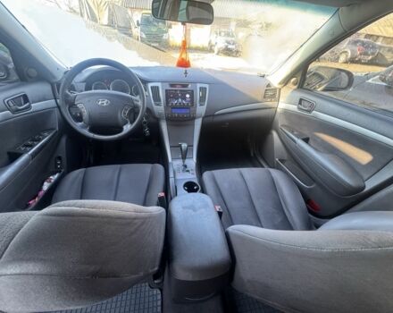 Сірий Хендай Соната, об'ємом двигуна 2 л та пробігом 155 тис. км за 6500 $, фото 4 на Automoto.ua