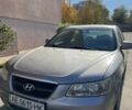 Серый Хендай Соната, объемом двигателя 2.4 л и пробегом 332 тыс. км за 4910 $, фото 1 на Automoto.ua