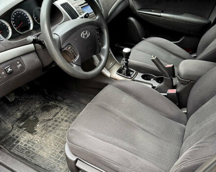 Серый Хендай Соната, объемом двигателя 2 л и пробегом 234 тыс. км за 5500 $, фото 17 на Automoto.ua